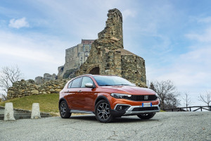 Fiat Tipo Cross, Orange, Neu, New, stehend, seitlich von vorne